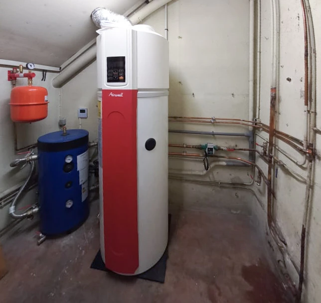 Cave technique avec installation de chauffage moderne
